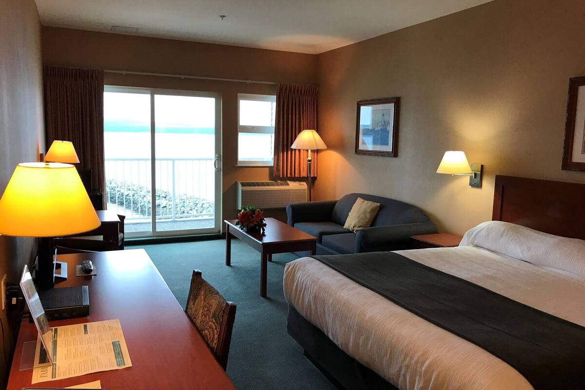 1 bedroom, desk, free wifi, bed sheets