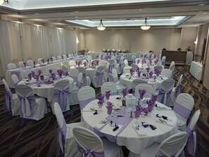 Banquet hall - Beach Gardens Resort and Marina (Powell River)