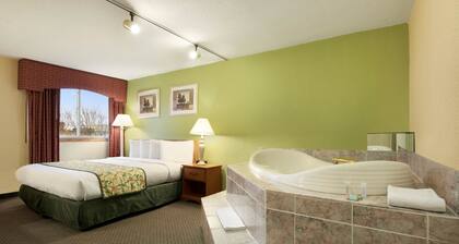 Travelodge by Wyndham Sturgis