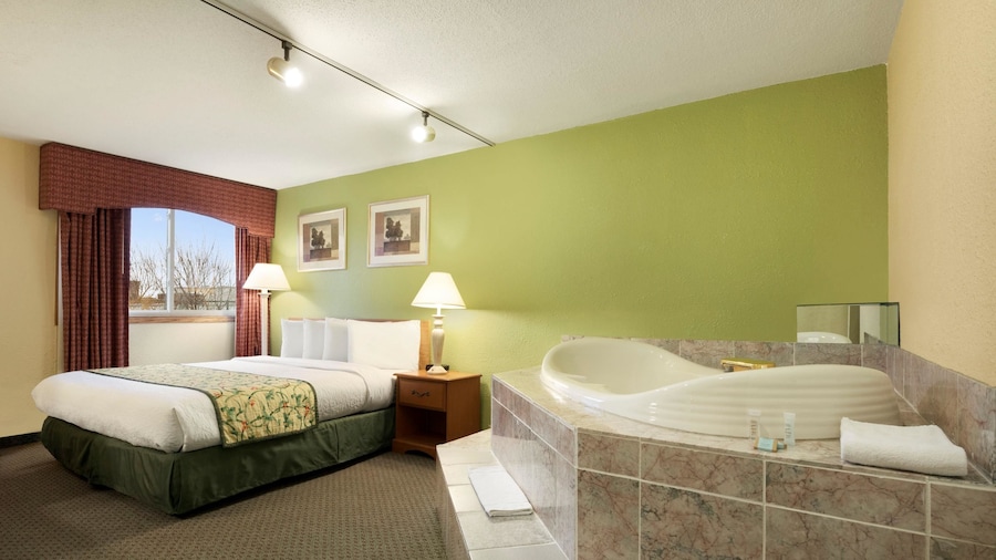 Travelodge by Wyndham Sturgis