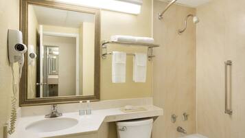 Combined shower/tub, hair dryer, towels