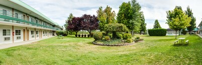 Econo Lodge Inn & Suites Spokane