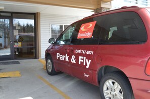Airport shuttle - Econo Lodge Inn & Suites Spokane (Spokane)