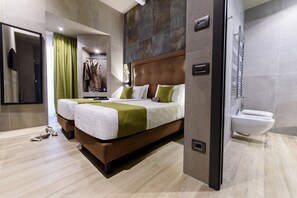 ห้องทวิน | ผ้านวมขนเป็ด, มินิบาร์, ตู้นิรภัยในห้องพัก, โต๊ะทำงาน