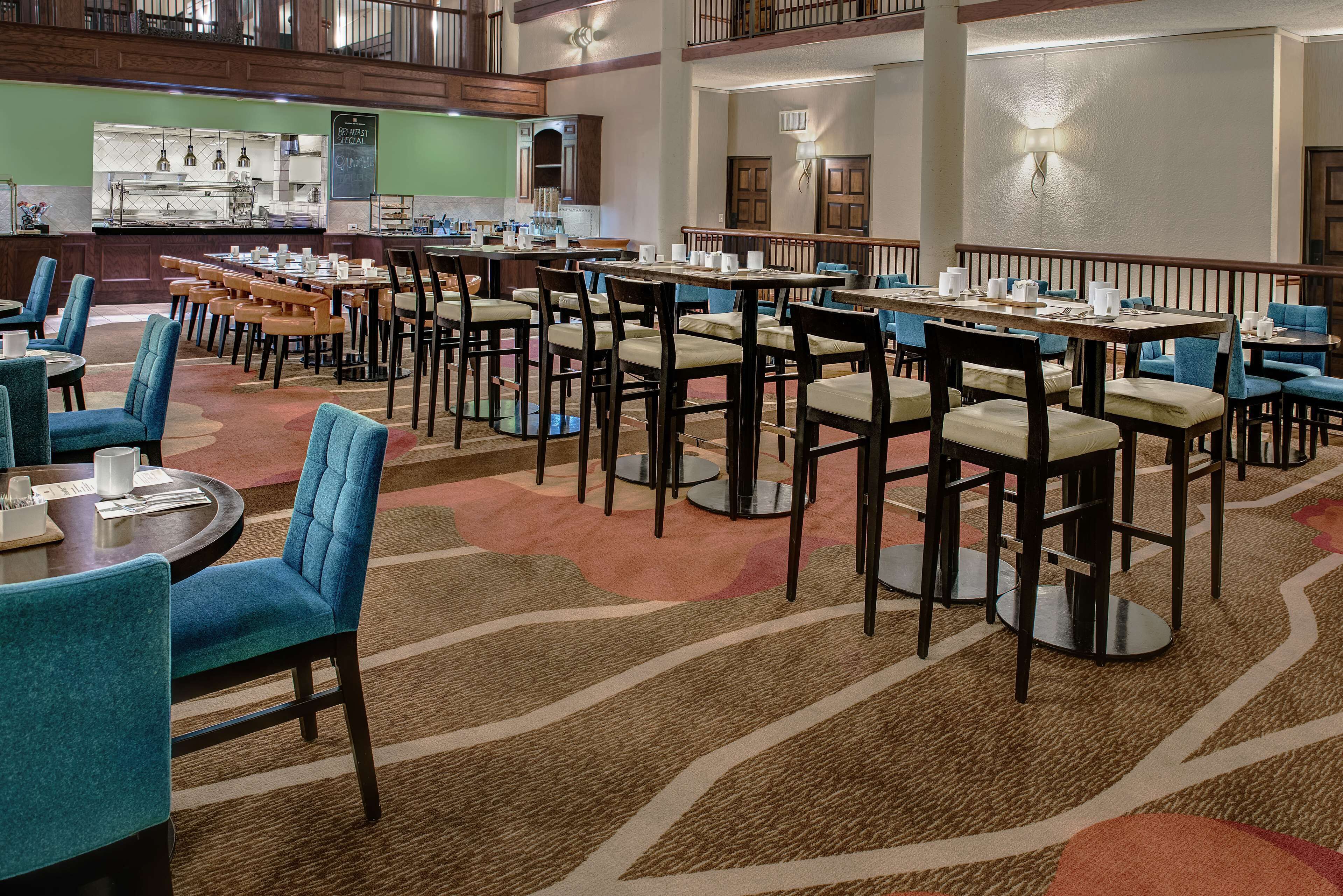 Cooked-to-order breakfast on weekdays (USD 16.00 per person)