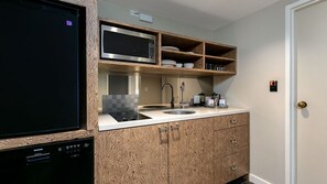 Suite Premium, 1 habitación, balcón, vista a la montaña | Cocina privada | Frigobar, microondas y tetera eléctrica 