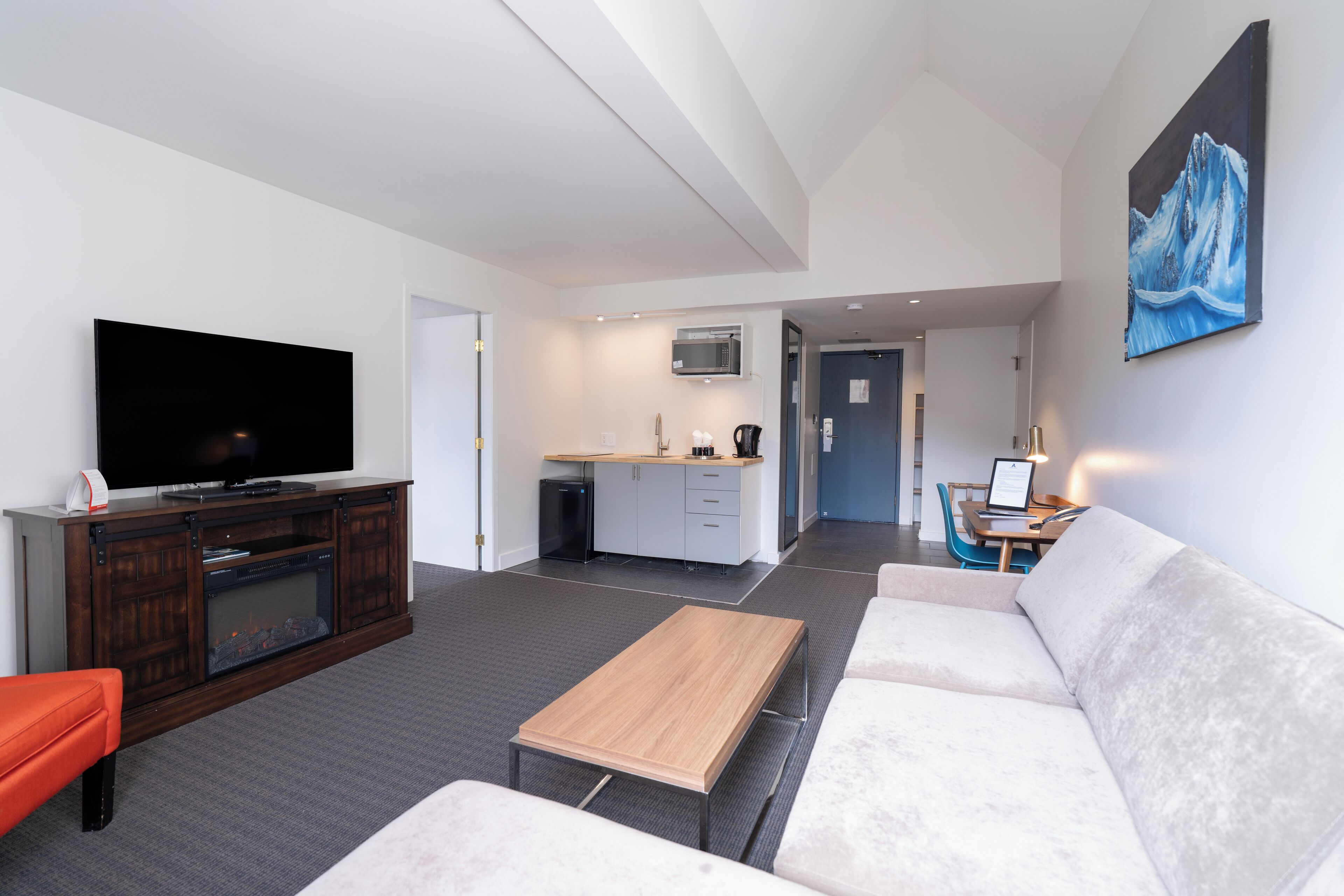 suite, 1 bedroom, fireplace, mountain view | 1 bedroom, premium bedding, iron/ironing board, free cots/infant beds