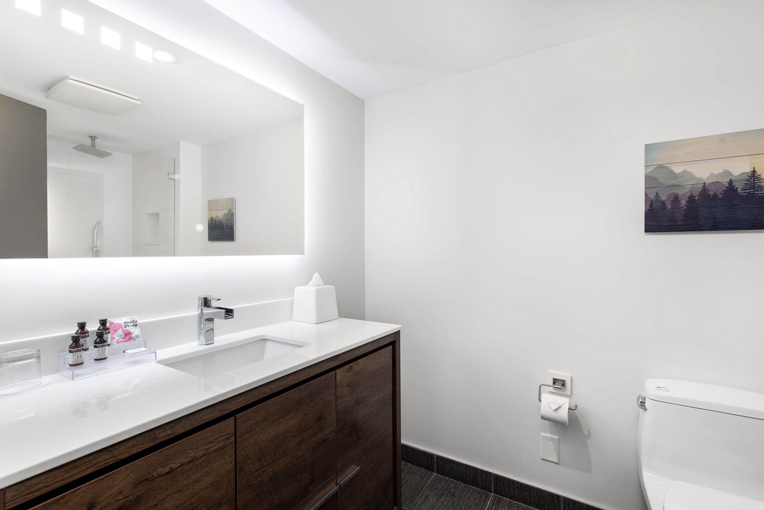 1 bedroom, premium bedding, iron/ironing board, free cots/infant beds