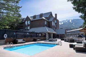 Outdoor pool, open 10:00 AM to 10:00 PM, pool loungers