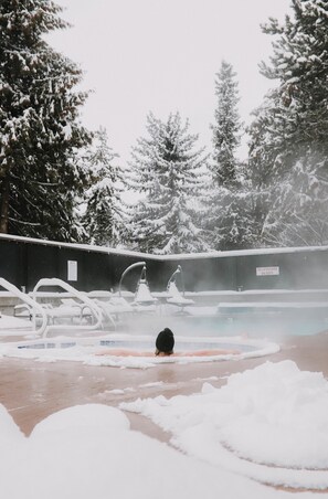 Outdoor pool, open 10:00 AM to 10:00 PM, sun loungers