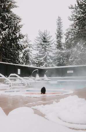 Outdoor pool, open 10:00 AM to 10:00 PM, pool loungers