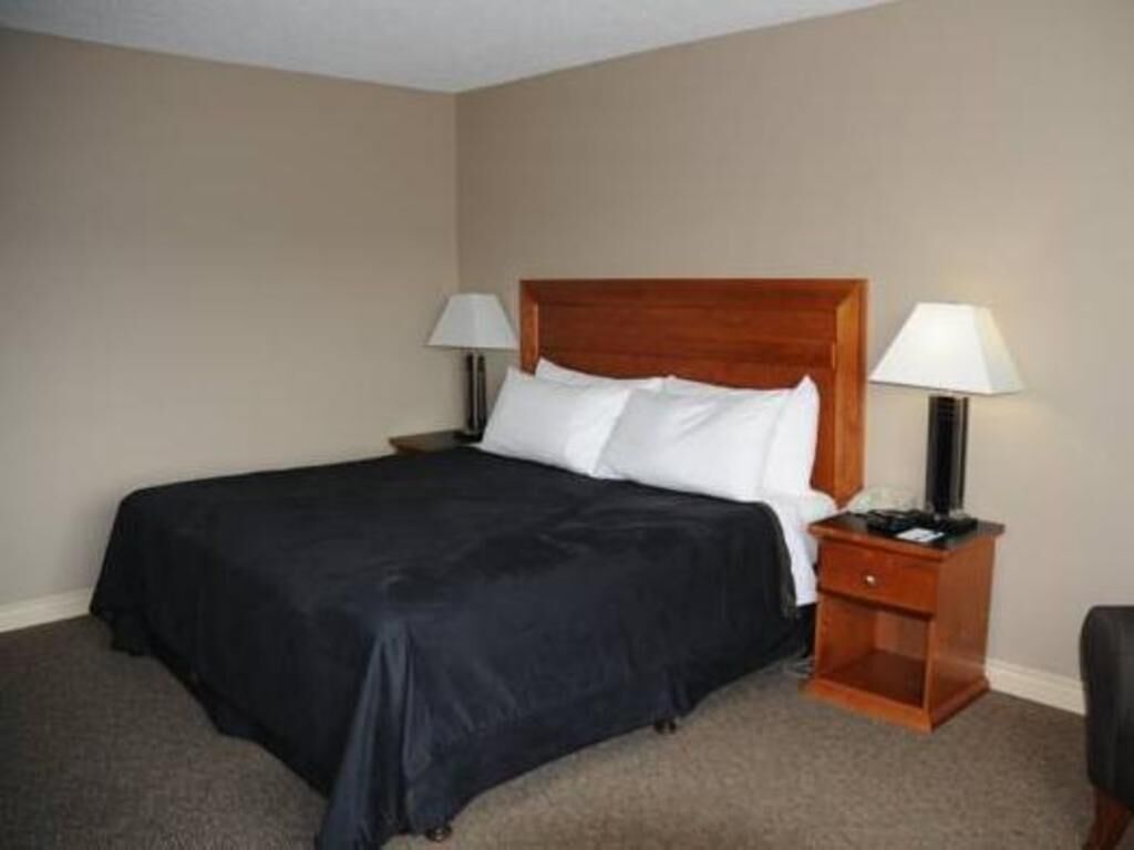 Desk, blackout drapes, iron/ironing board, free WiFi