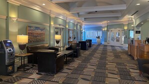 Lobby - Royal Hotel Regina, Trademark Collection by Wyndham (Regina)