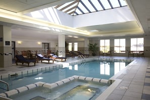 Indoor pool, sun loungers