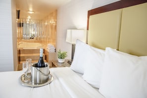 Club Suite, 1 King Bed, Hot Tub