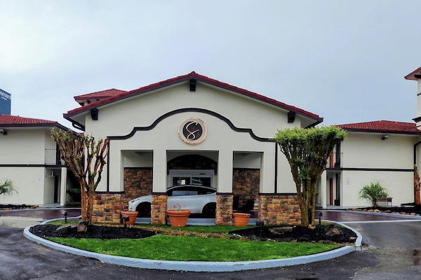 Vista frontal de la propiedad