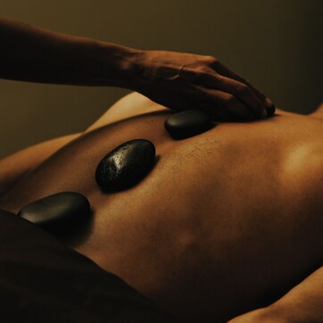 A massage with heated stones on a person's back.