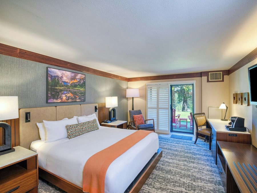 Egyptian cotton sheets, premium bedding, pillowtop beds, in-room safe