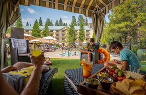 Alberca techada y alberca al aire libre por temporada