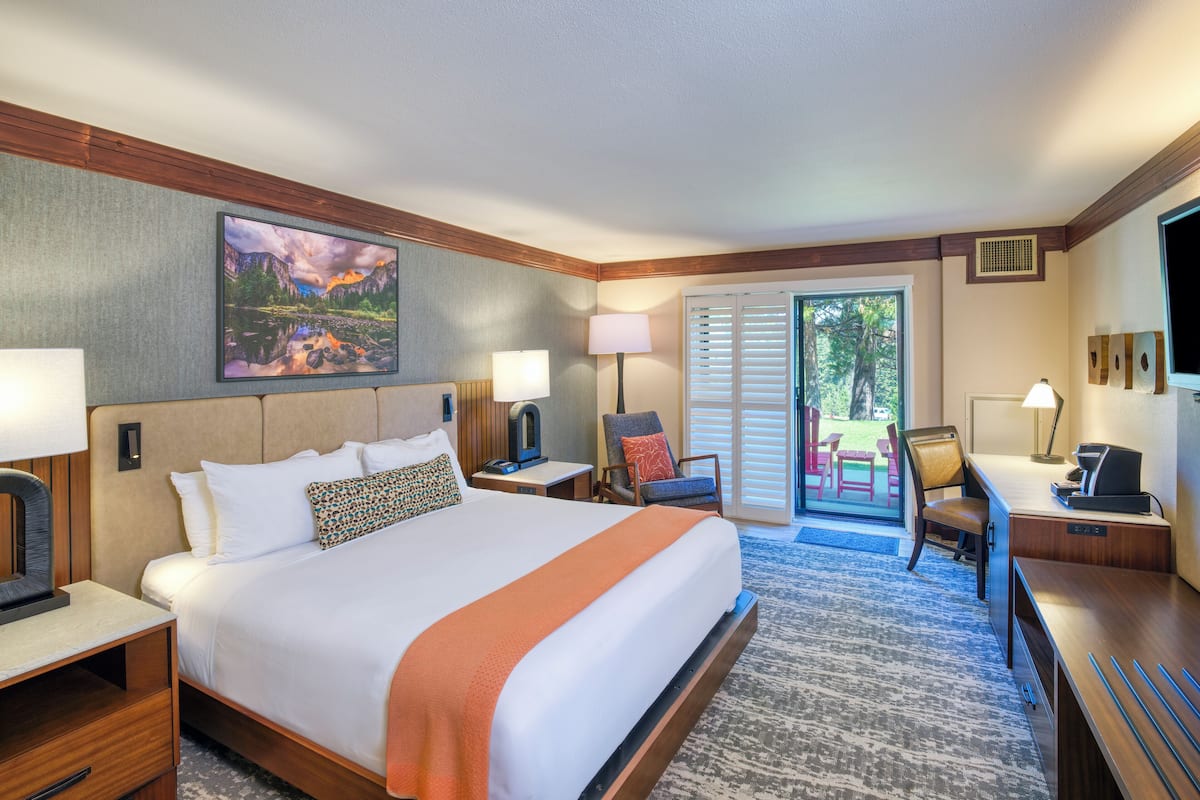 Premium Room, 1 King Bed, Patio | Egyptian cotton sheets, premium bedding, pillowtop beds, in-room safe