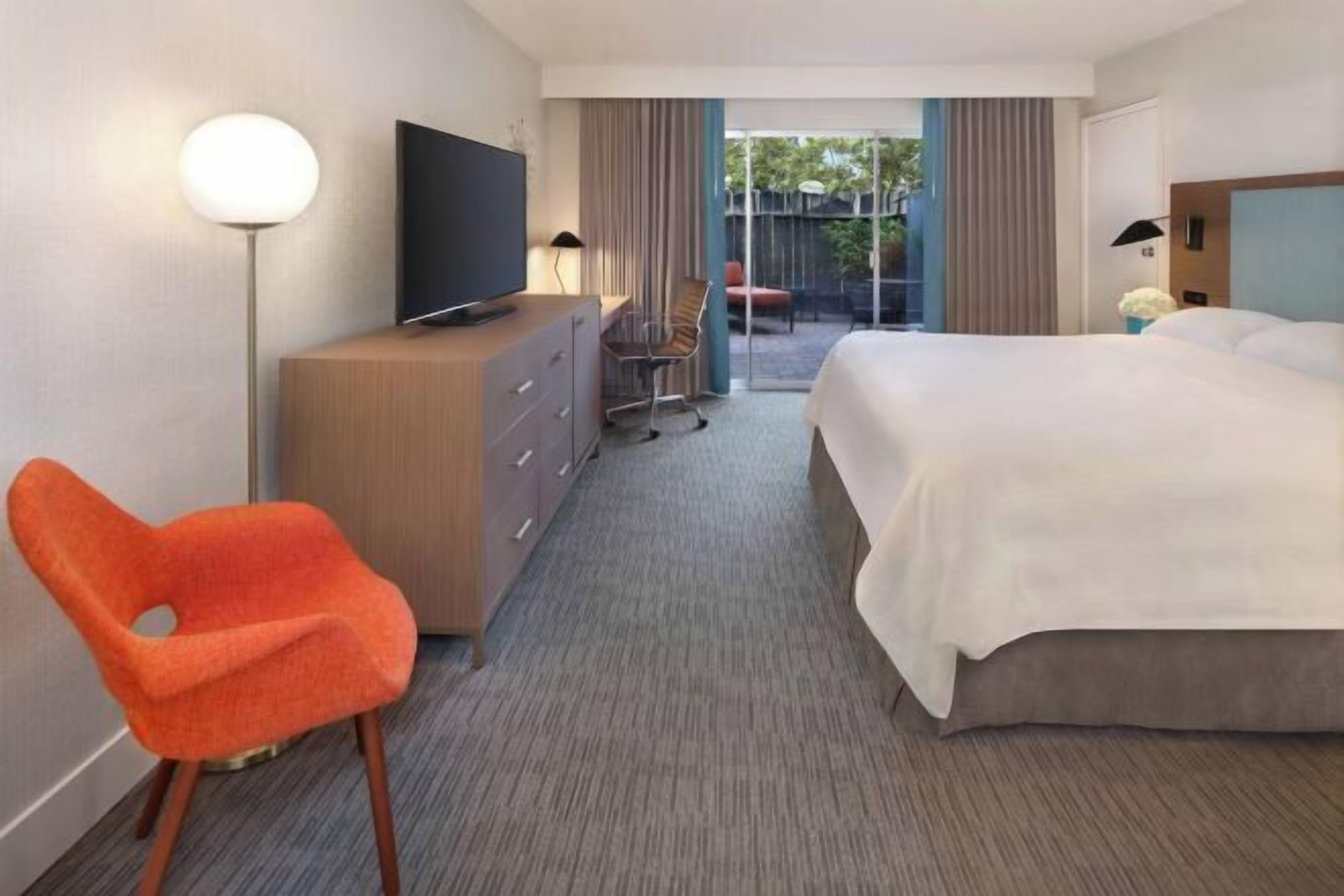 Premium bedding, in-room safe, desk, blackout drapes