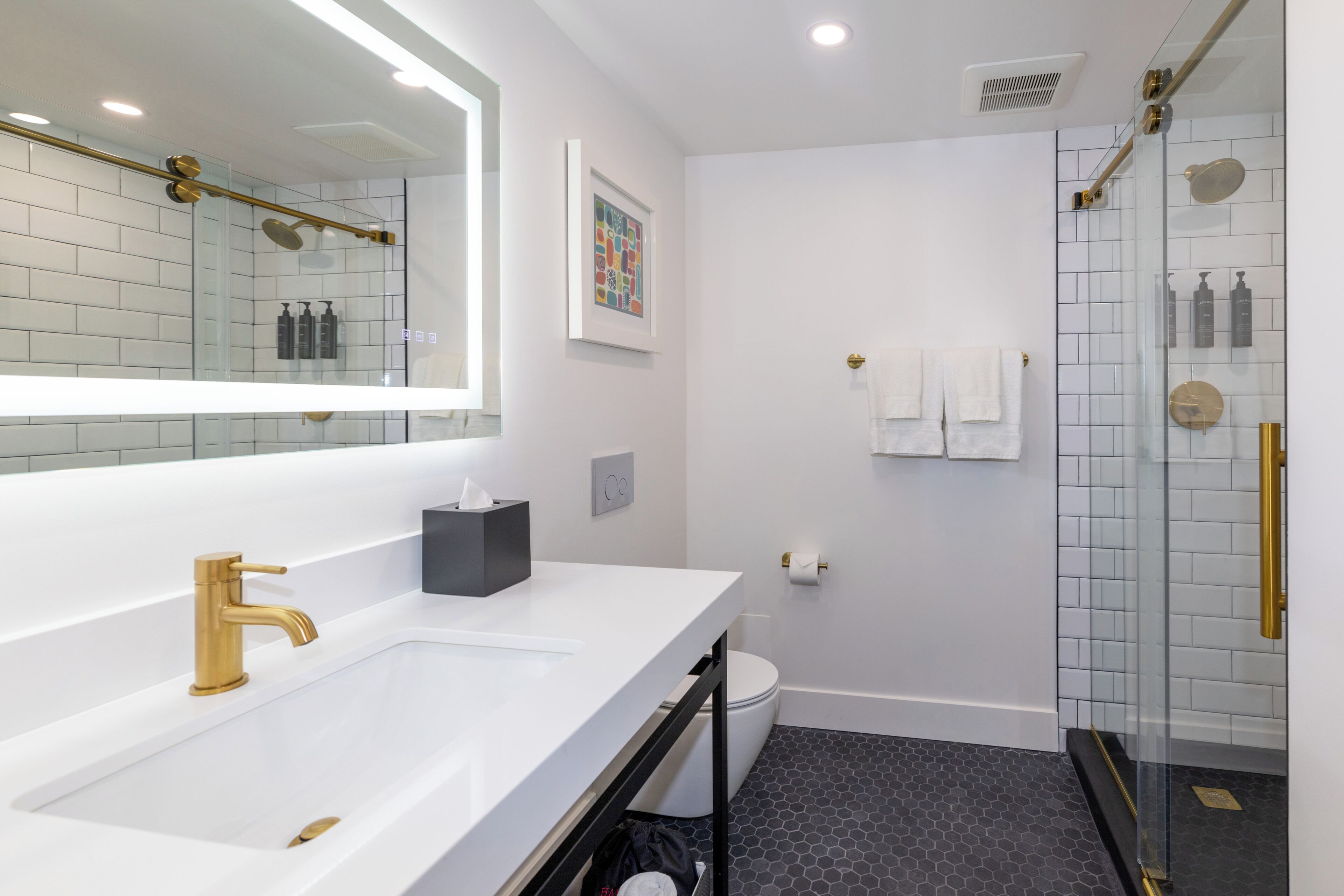 Quarto casal premier, 2 camas Queen | Banheiro | Secador de cabelo, toalhas de banho