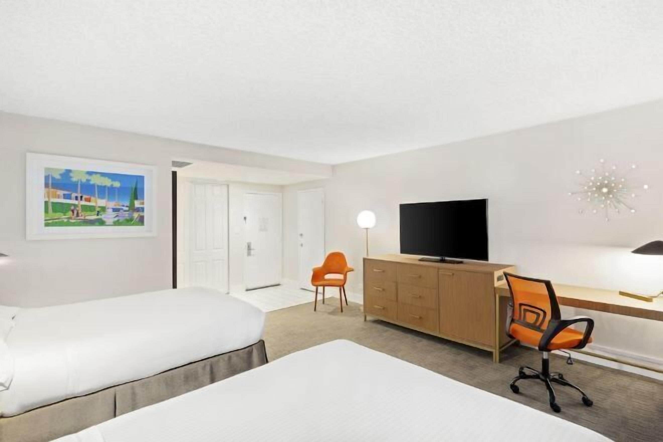 Ropa de cama de alta calidad, caja fuerte, escritorio y cortinas opacas