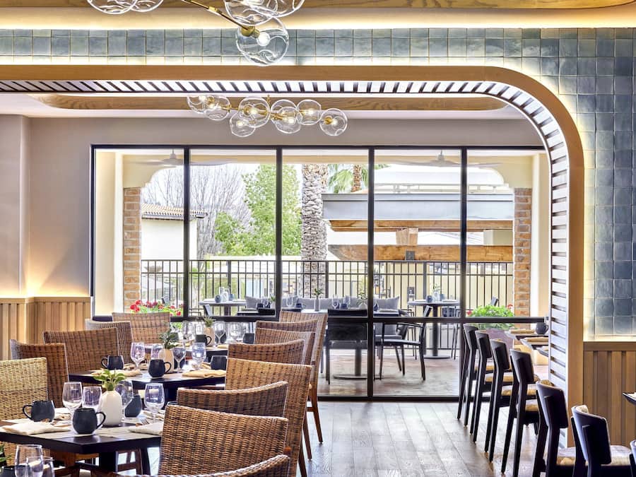 4 restaurants, serveren ontbijt, lunch, diner, Amerikaanse gerechten