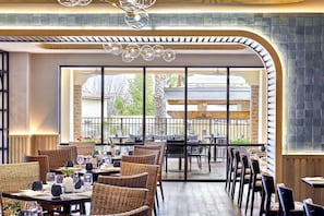 4 restaurants, breakfast, lunch, dinner served; American cuisine