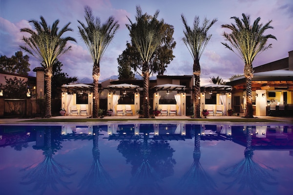 2 piscines extérieures, tentes de plage, parasols de plage