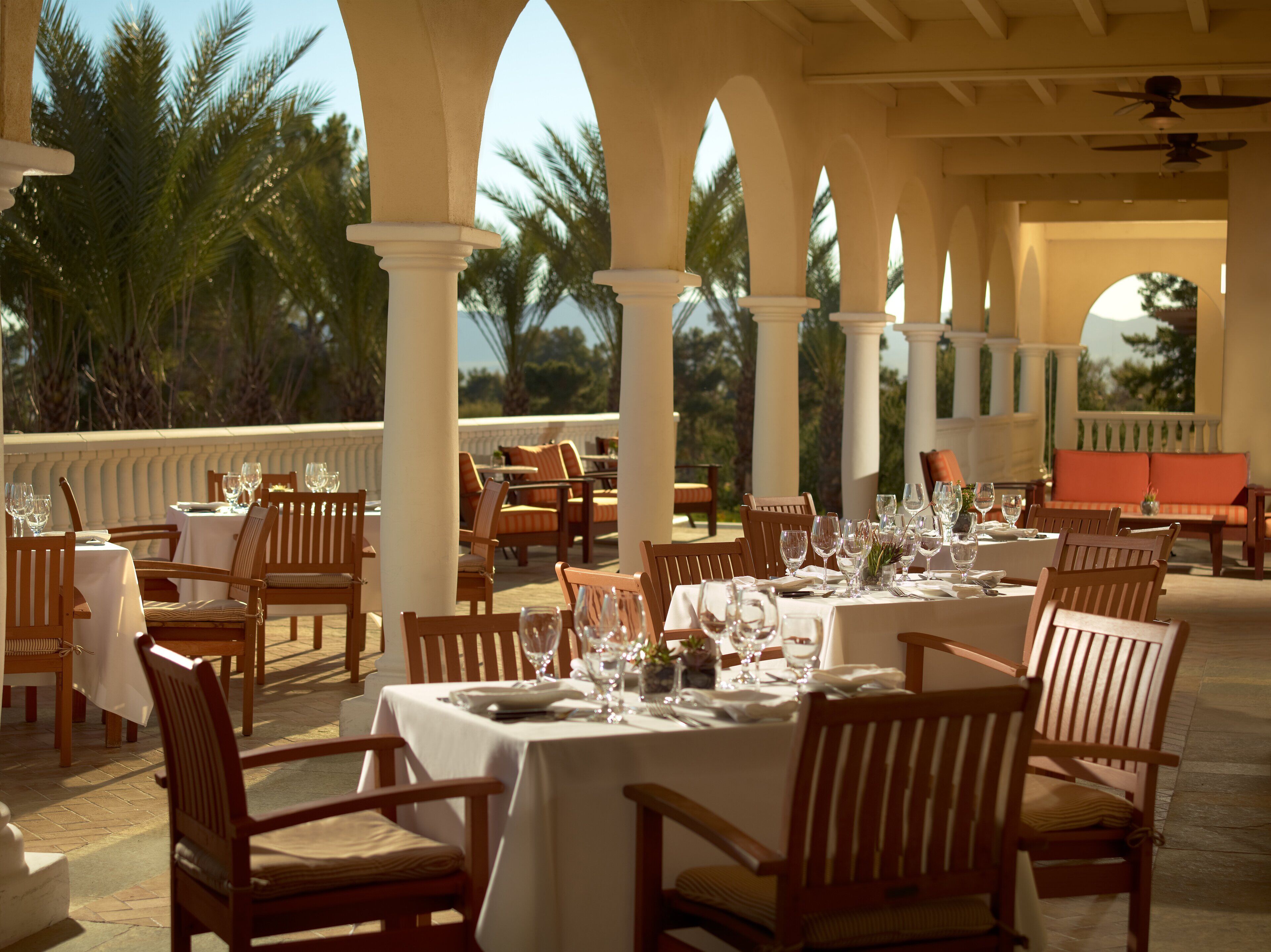 4 restaurants; breakfast, lunch and dinner served 