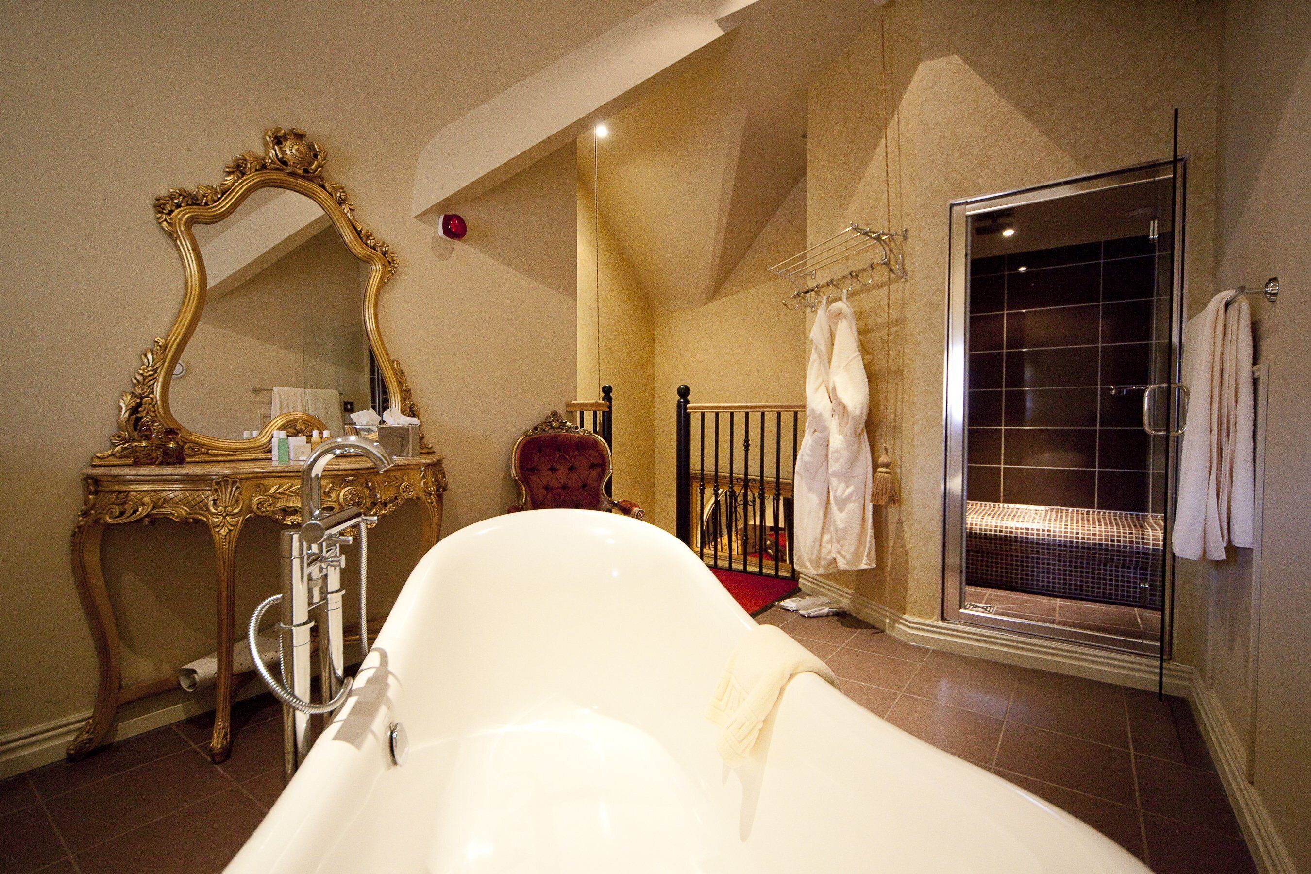 combined shower/bathtub, free toiletries, hair dryer, towels