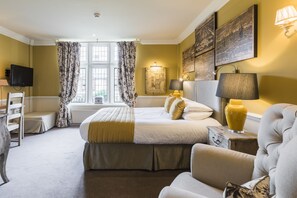 Standard Double Room | 1 bedroom, in-room safe, desk, iron/ironing board