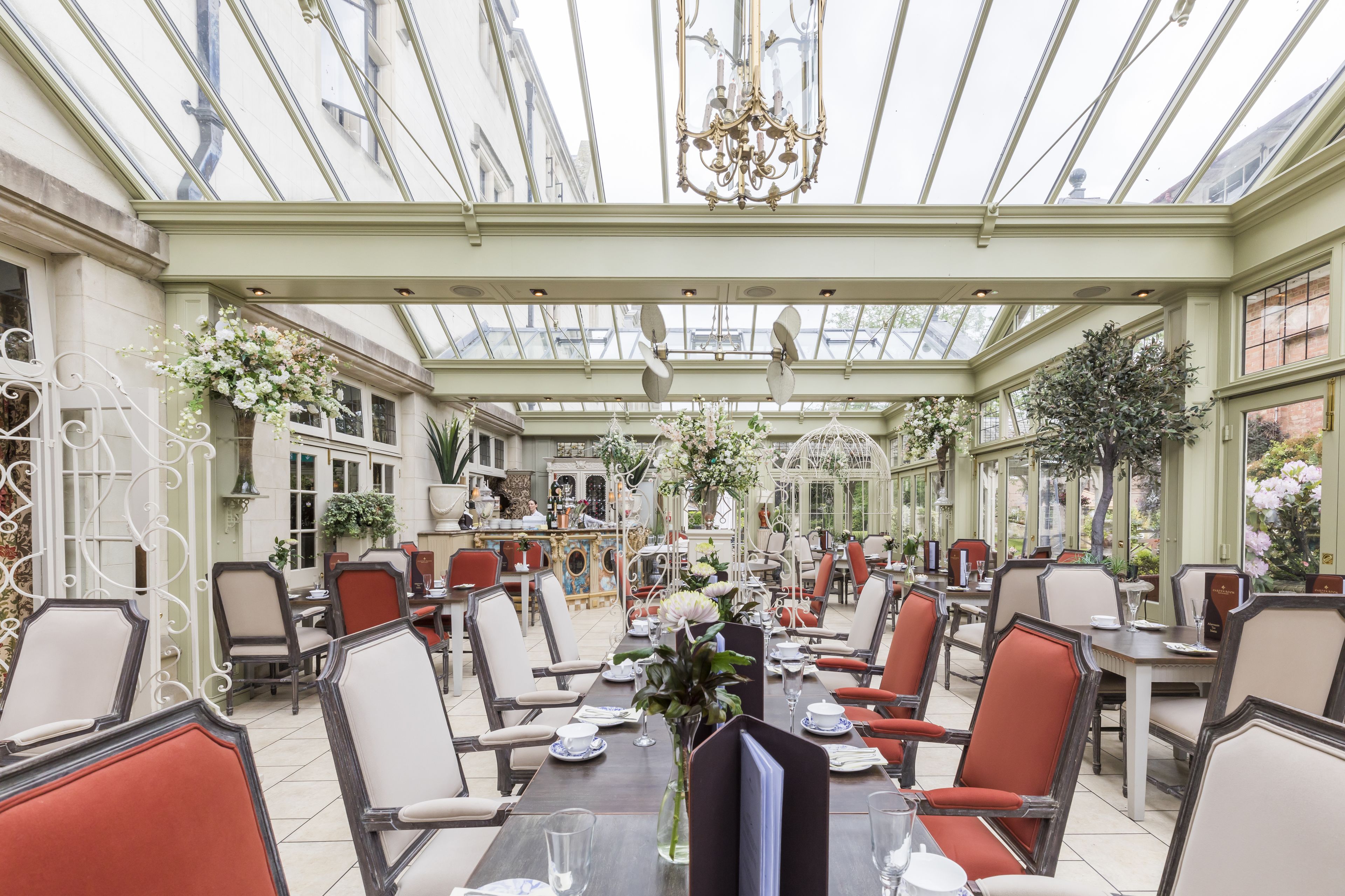 Lunch and dinner served