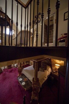 In-room safe, desk, iron/ironing board, free WiFi