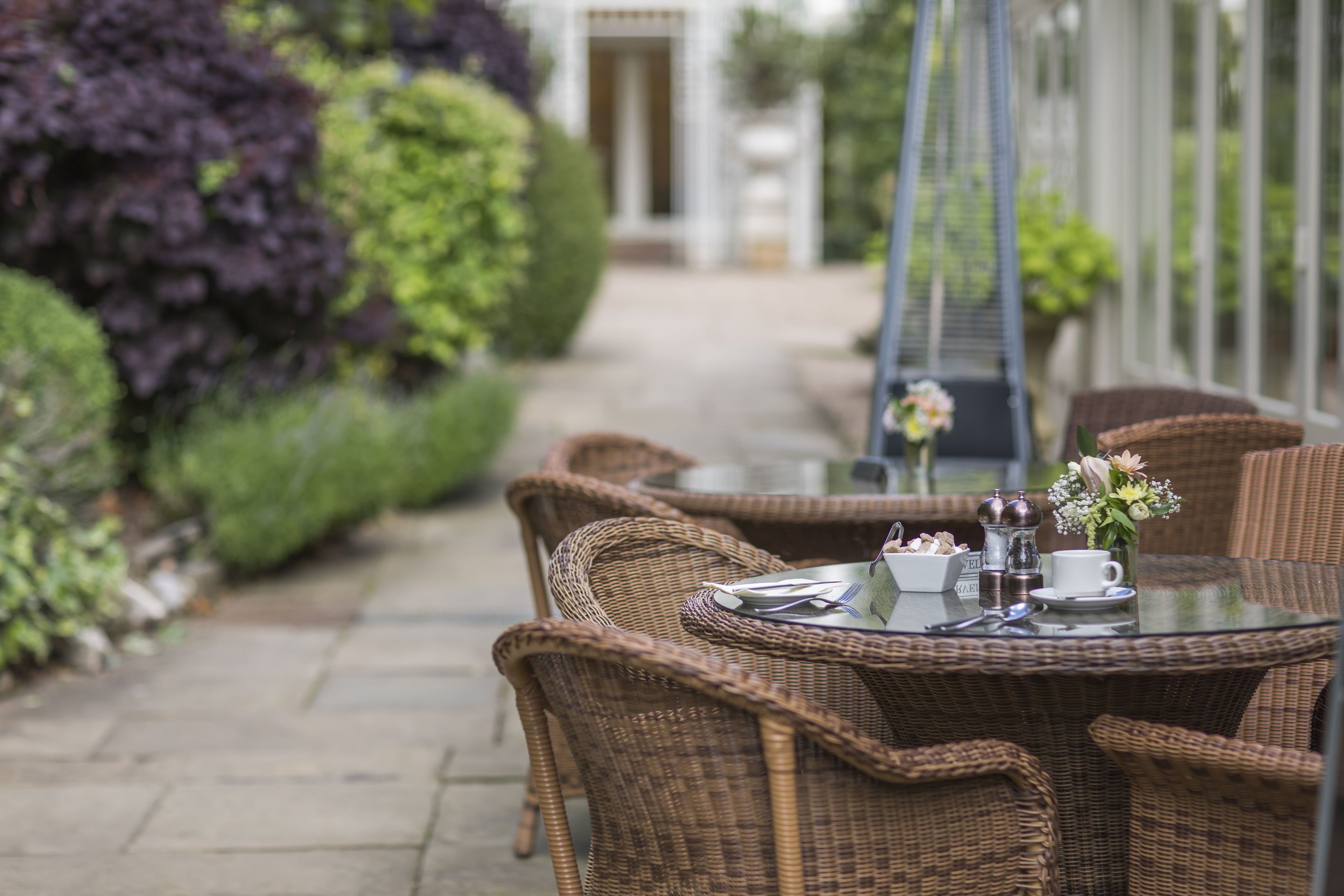 Lunch and dinner served