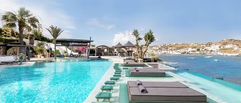 Kolam renang terbuka bermusim, payung kolam, kerusi lepak pantai