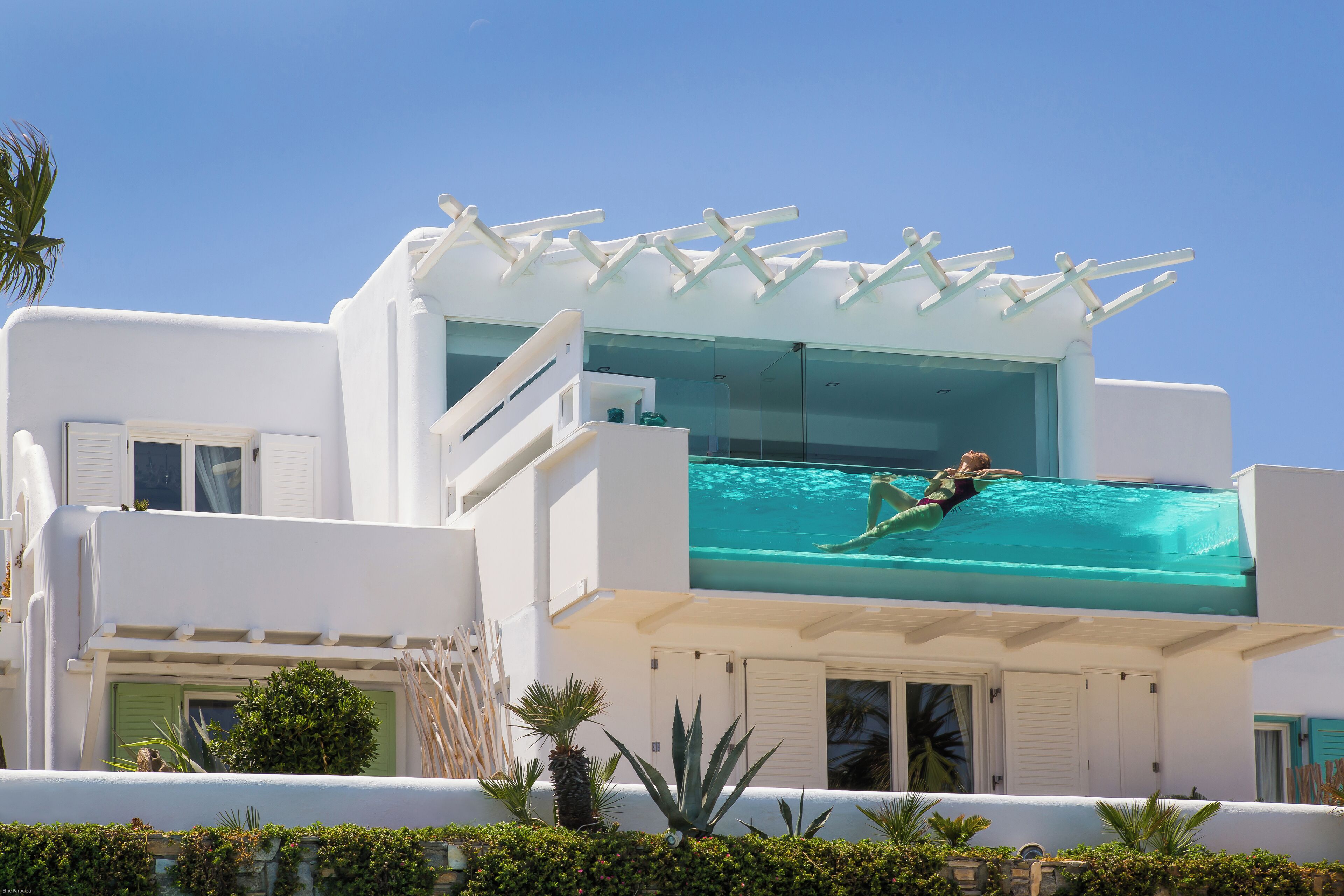 Signature Suite 130 Sea View with Private Glass Pool  | Peralatan tempat tidur premium, bar mini, peti besi dalam bilik 