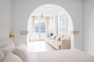 Junior Suite, Sea View | 高档床上用品、迷你吧、客房内保险箱、特色装修
