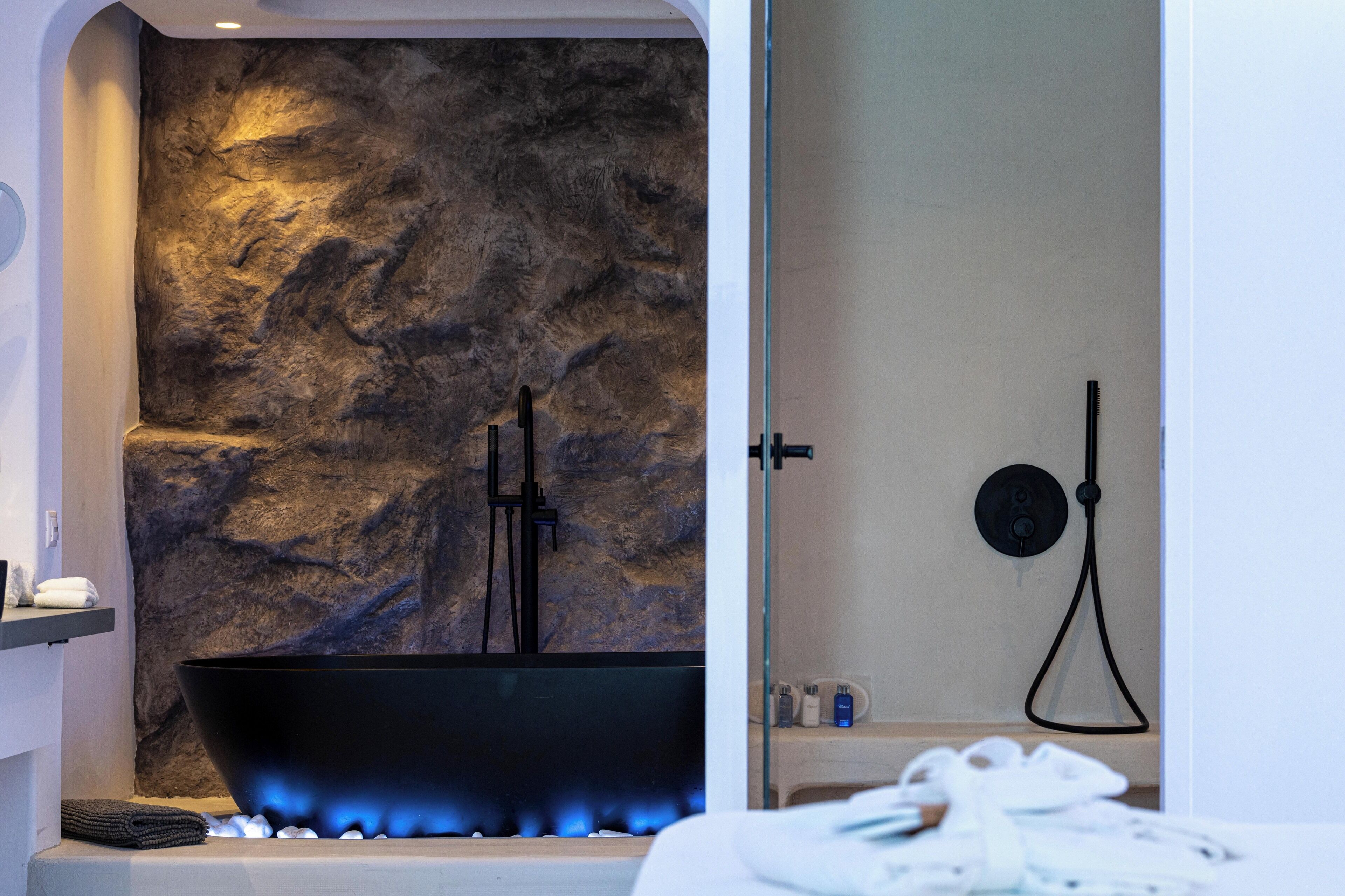 Ropa de cama de alta calidad y minibar 