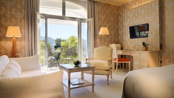 1 bedroom, premium bedding, down duvets, minibar