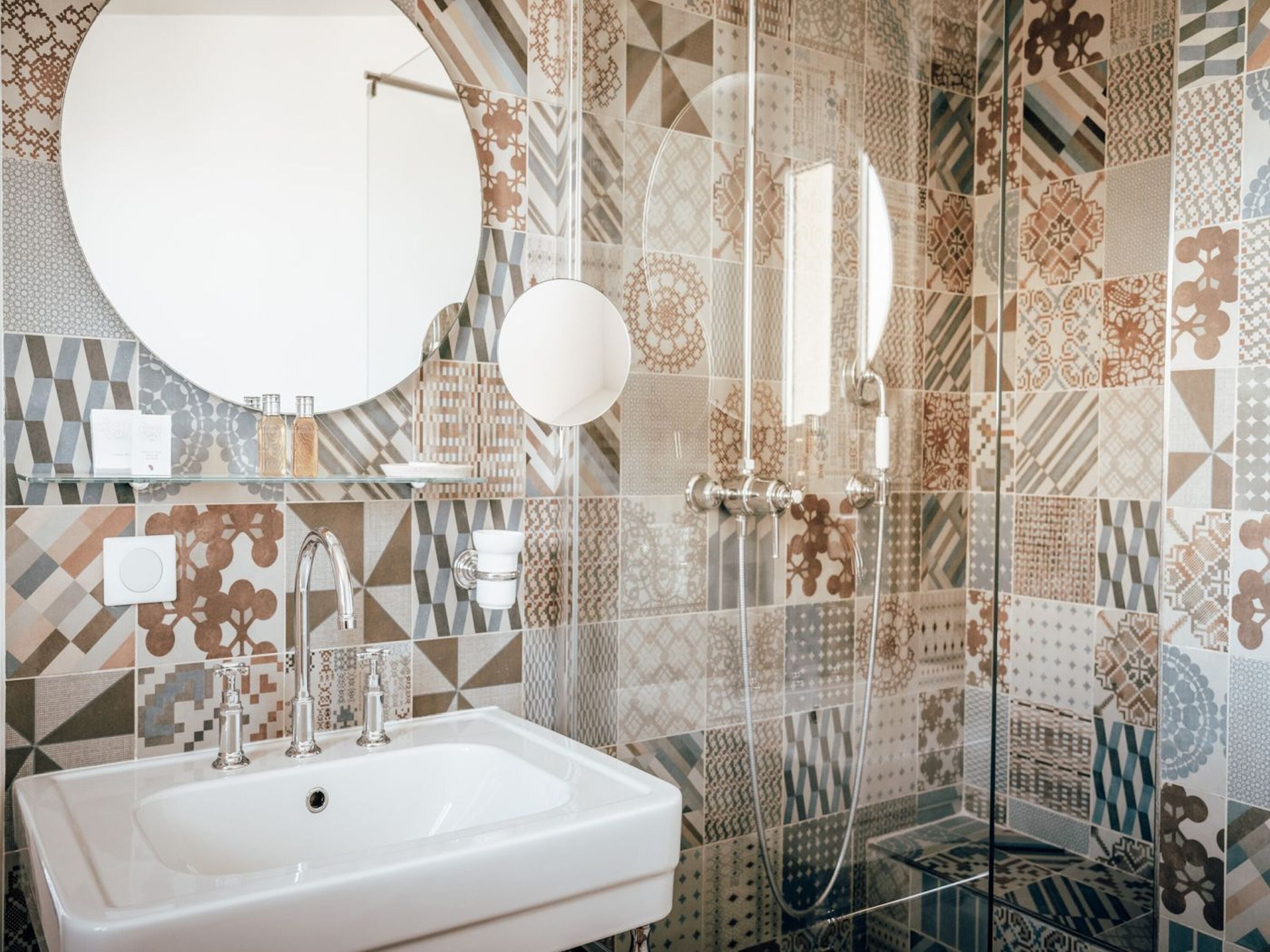 junior suite | bathroom | free toiletries, hair dryer, bathrobes, slippers