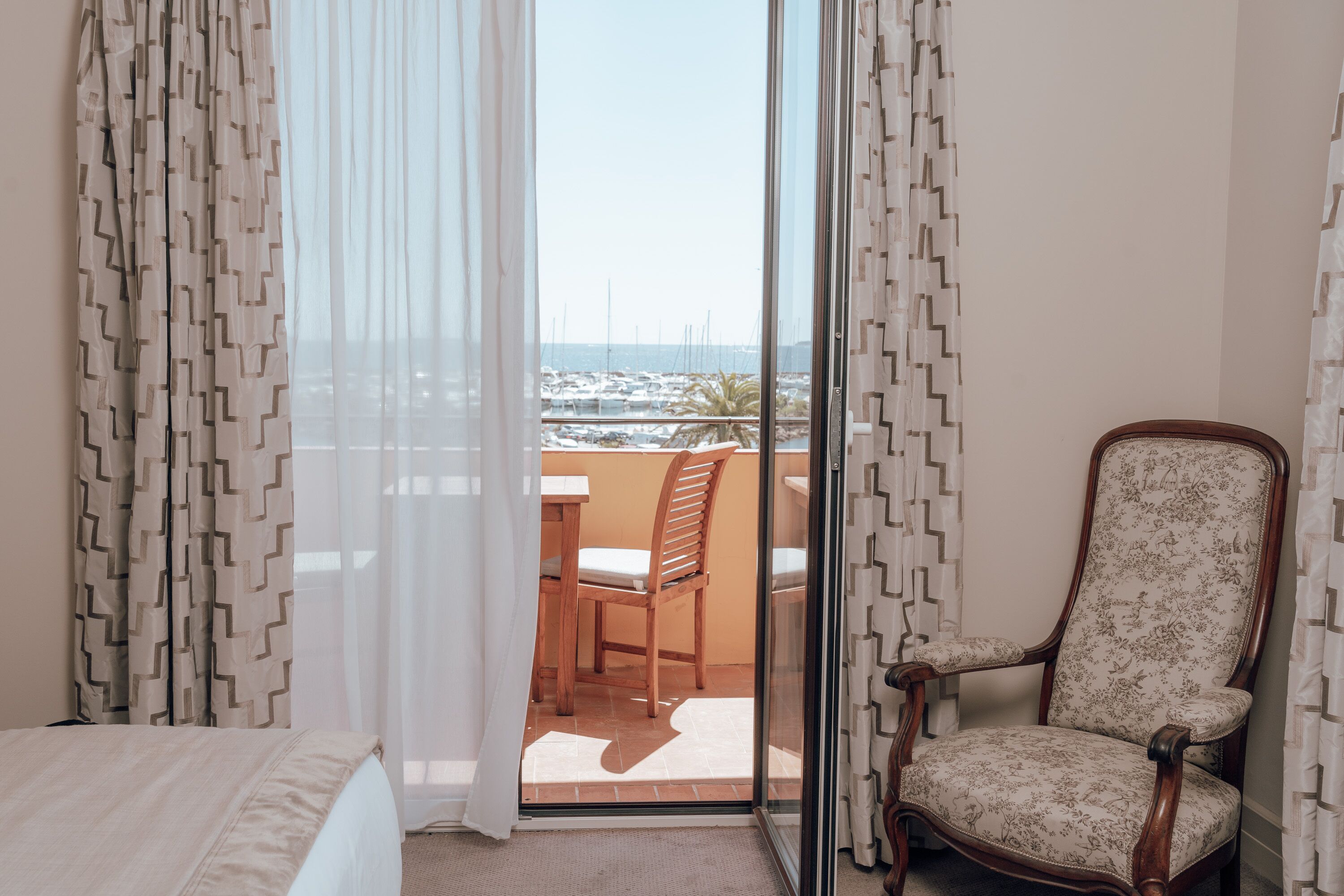 minibar, in-room safe, individually decorated, individually furnished