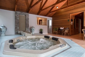 Indoor spa tub