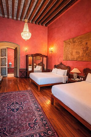 Imperial Suite, Two Queen Beds | Luxe beddengoed, donzen dekbedden, een kluis op de kamer