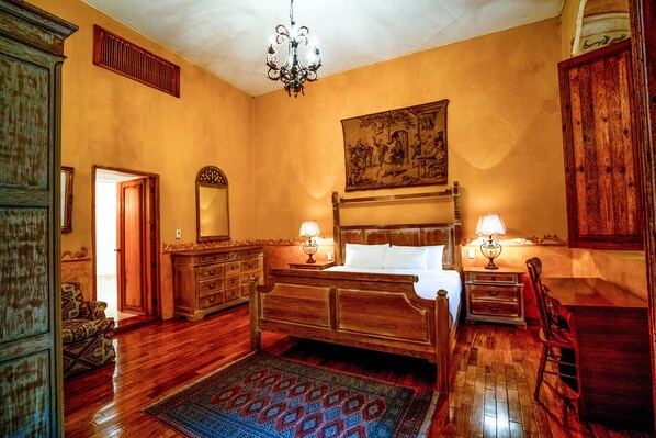 Premium bedding, down comforters, in-room safe, individually decorated