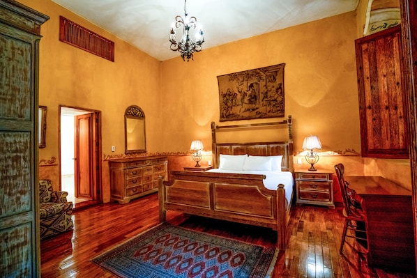 Premium bedding, down comforters, in-room safe, individually decorated
