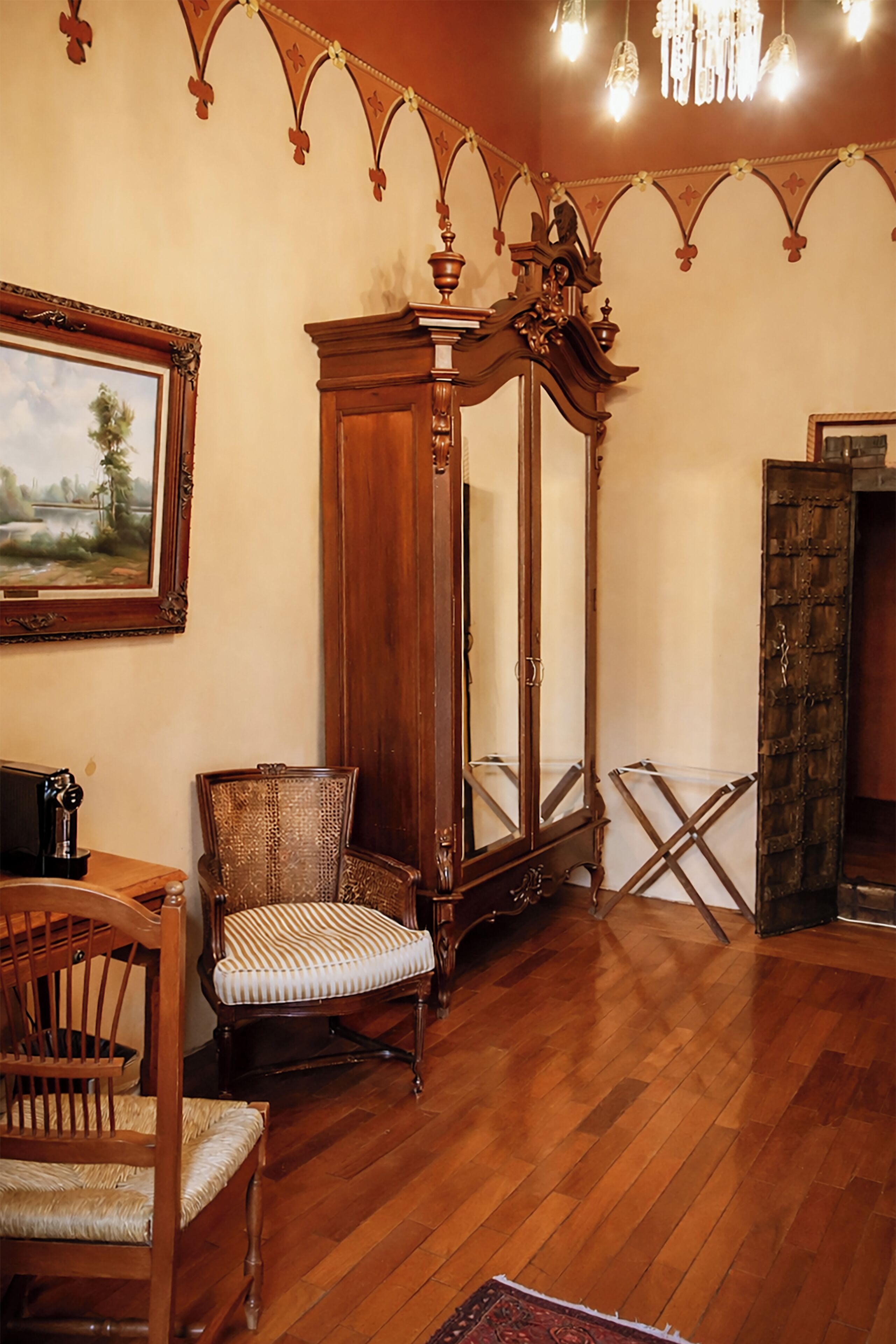 Royal Studio Suite, 1 King Bed | Premium bedding, down comforters, in-room safe, individually decorated