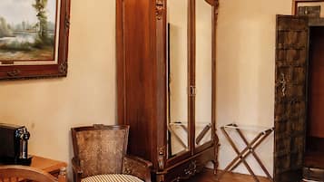 Royal Studio Suite, 1 King Bed | Premium bedding, down comforters, in-room safe, individually decorated