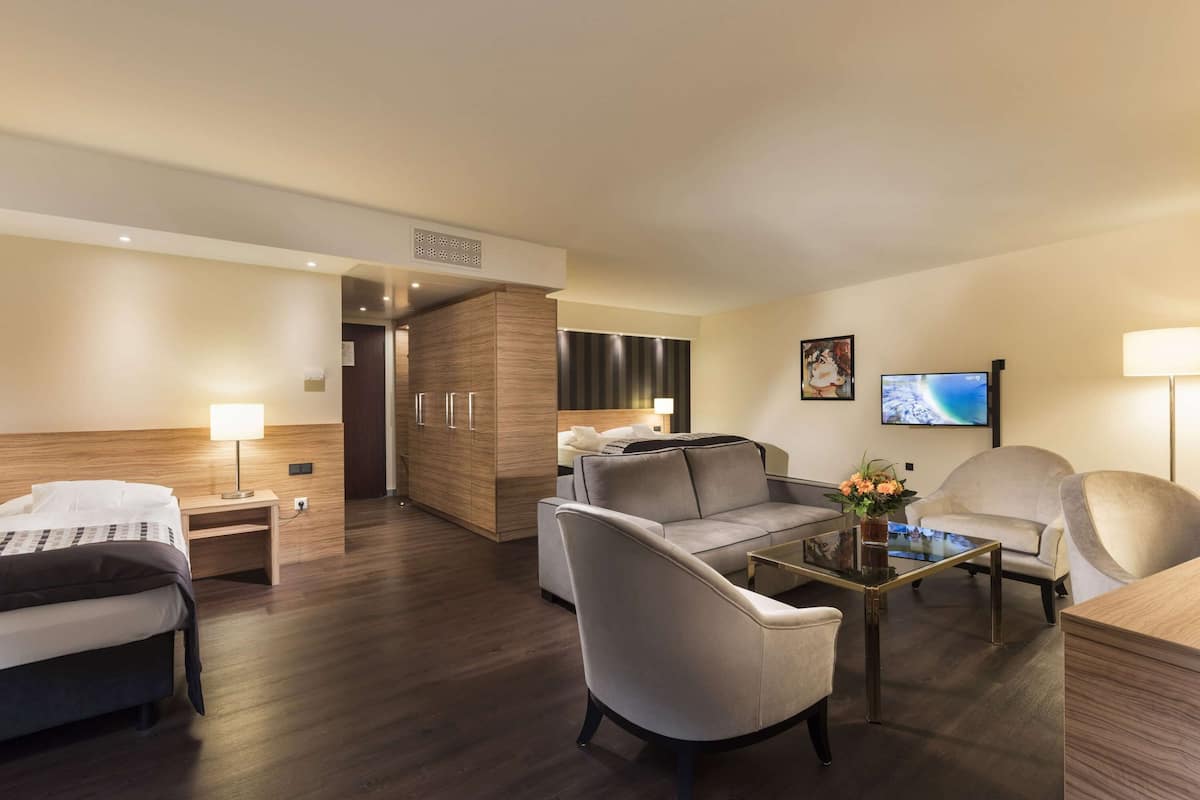 1 bedroom, hypo-allergenic bedding, in-room safe, desk